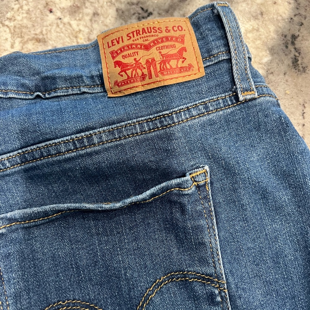 Levi’s - Picture 3 of 6